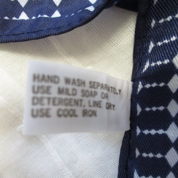 1970s navy & white pattern scarf - Picture 5 of 8